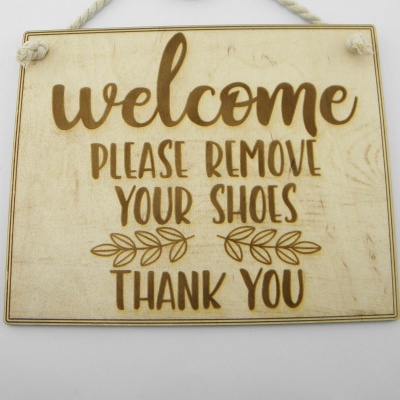 Ξύλινη Ταμπέλα “Welcome Please Remove your Shoes”