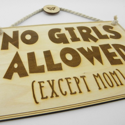 Ξύλινη Ταμπέλα “No Girl Allowed”