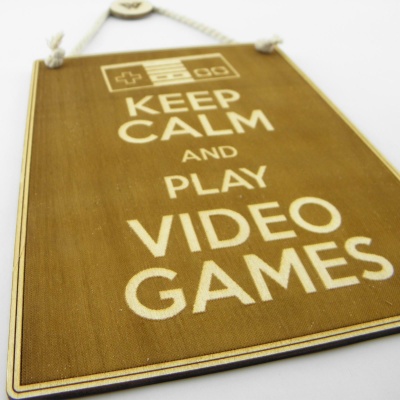 Ξύλινη Ταμπέλα “Keep Calm Video Games”